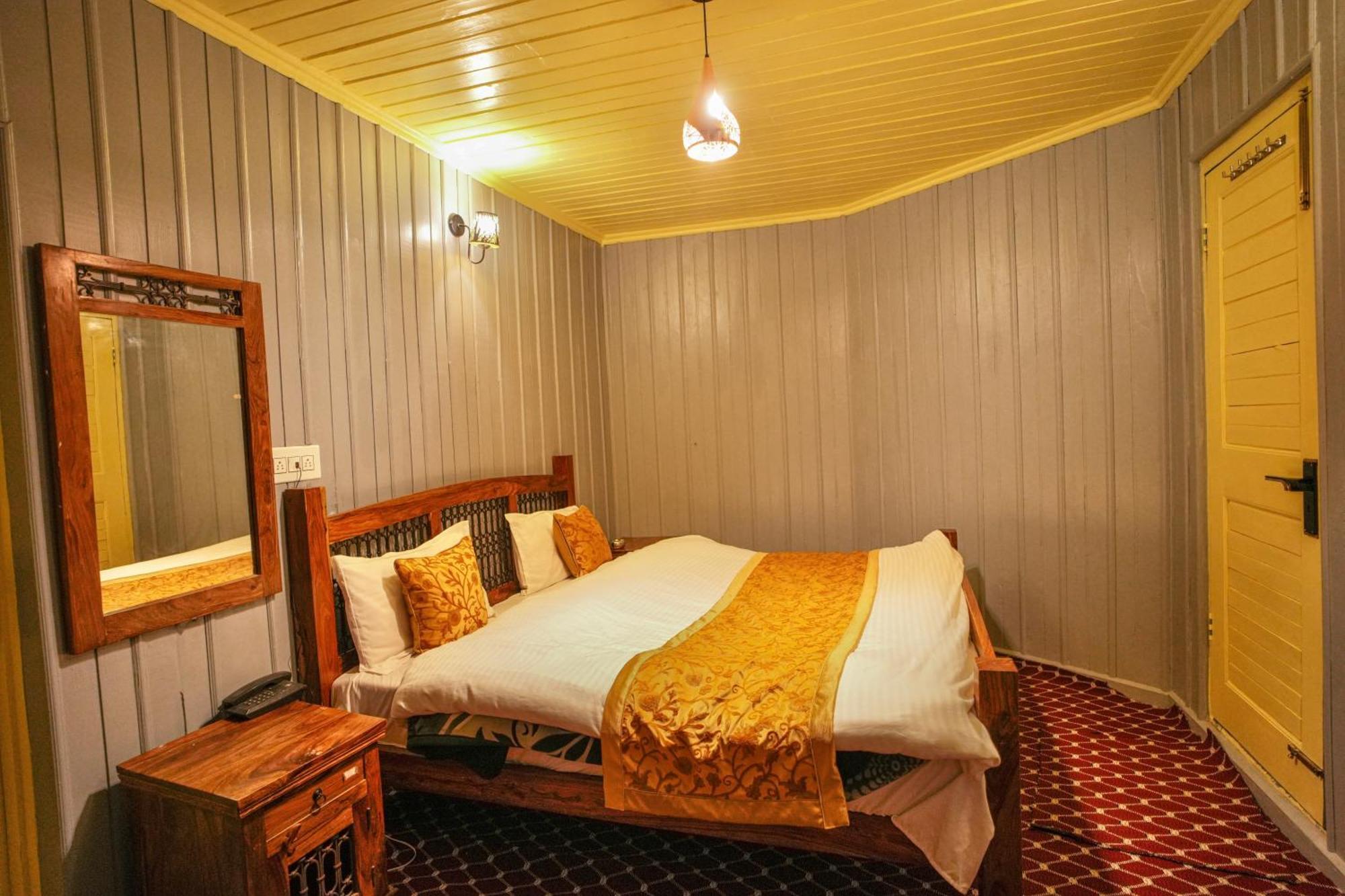 Hotel Little Silver Pahalgām Eksteriør billede